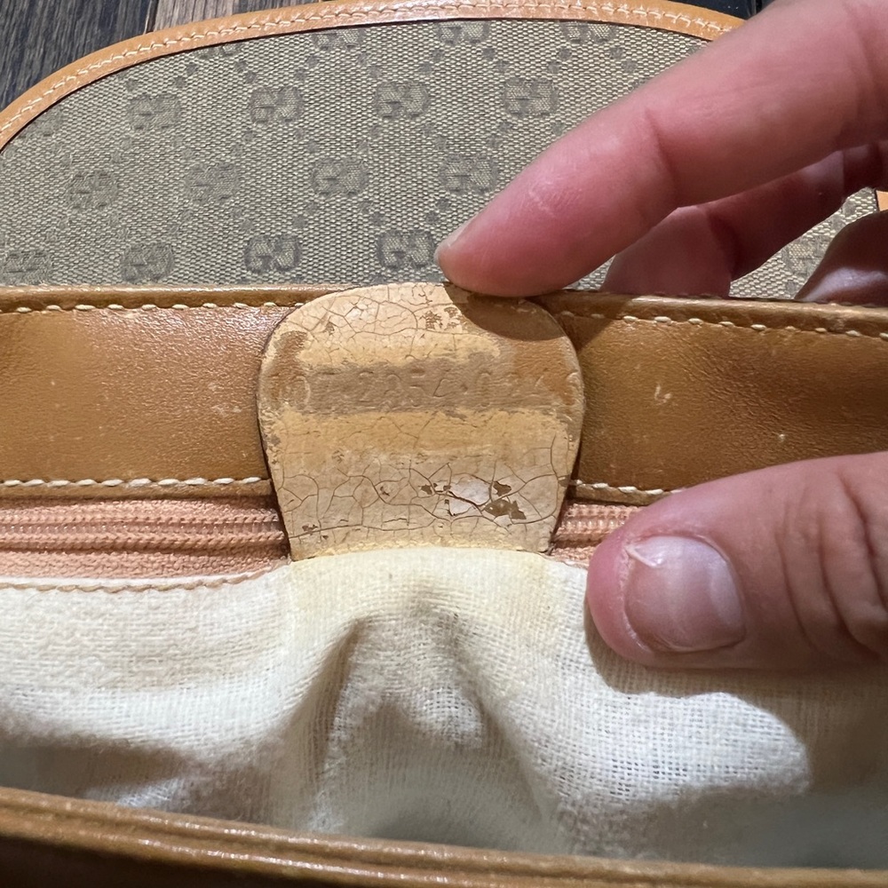 Authentic vintage Gucci Crossbody Purse - Picture 10 of 10